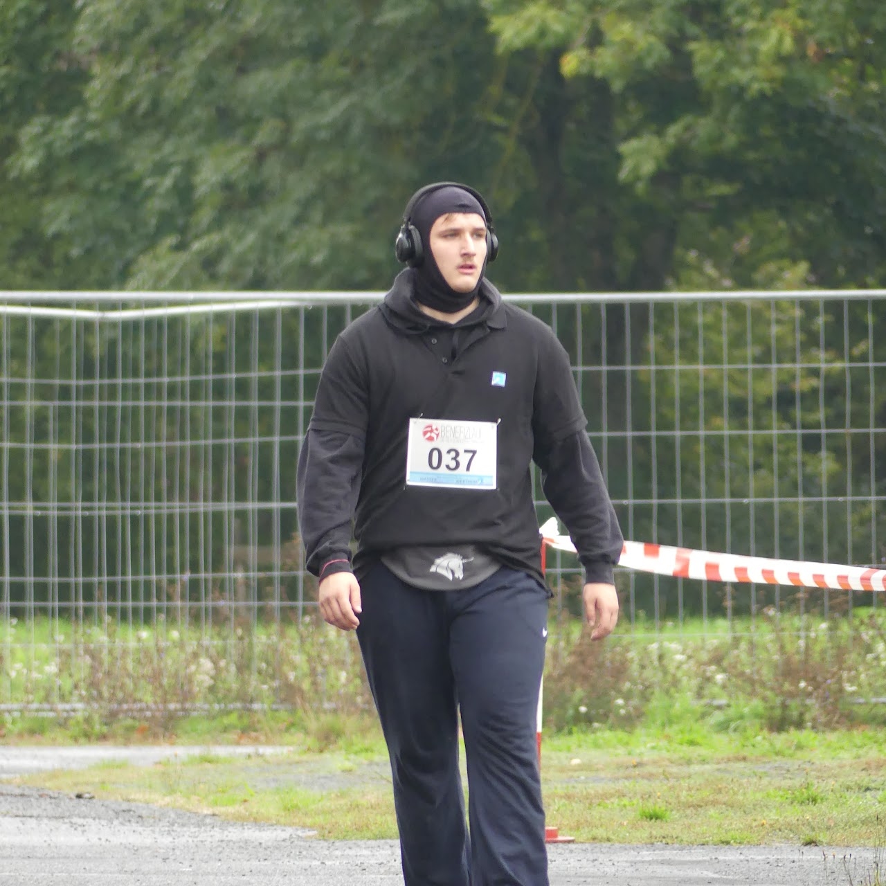 Bild vom 13. Benefizlauf im Jahr 2022. Dies ist das 396. Bild.